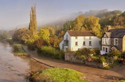 英雄联盟总决赛直播-双线制霸，当赛道啸叫与篮筐颤鸣同频共振