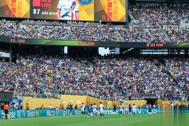 包含世俱杯赛场上精彩纷呈,球迷观赛热情高涨的词条 包含世俱杯赛场上精彩纷呈,球迷观赛热情高涨的词条