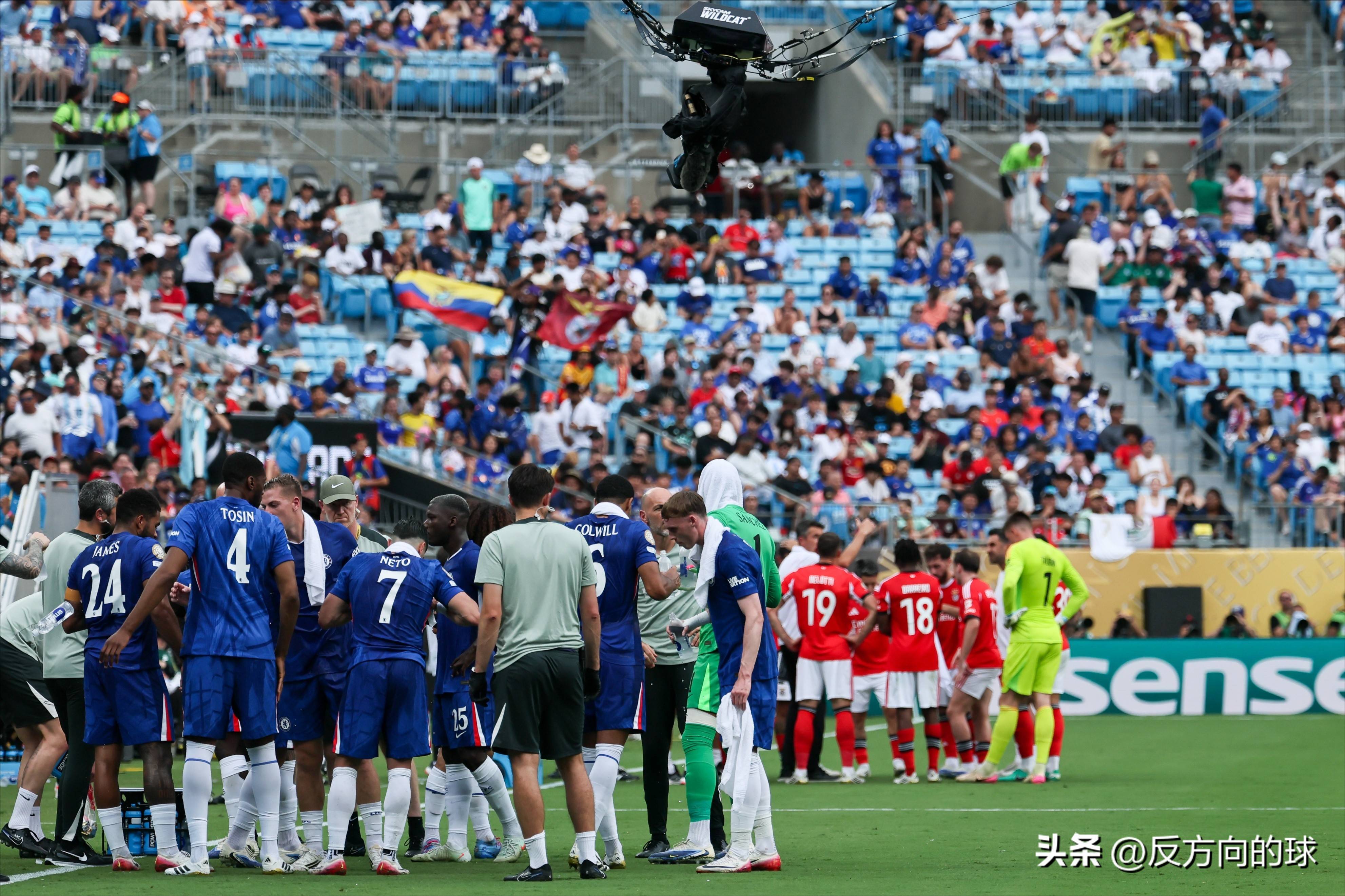 包含世俱杯赛场上精彩纷呈,球迷观赛热情高涨的词条 包含世俱杯赛场上精彩纷呈,球迷观赛热情高涨的词条