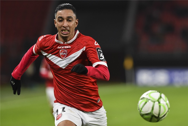 瓦朗谢纳连败,陷入保级深渊 瓦朗谢纳连败,陷入保级深渊