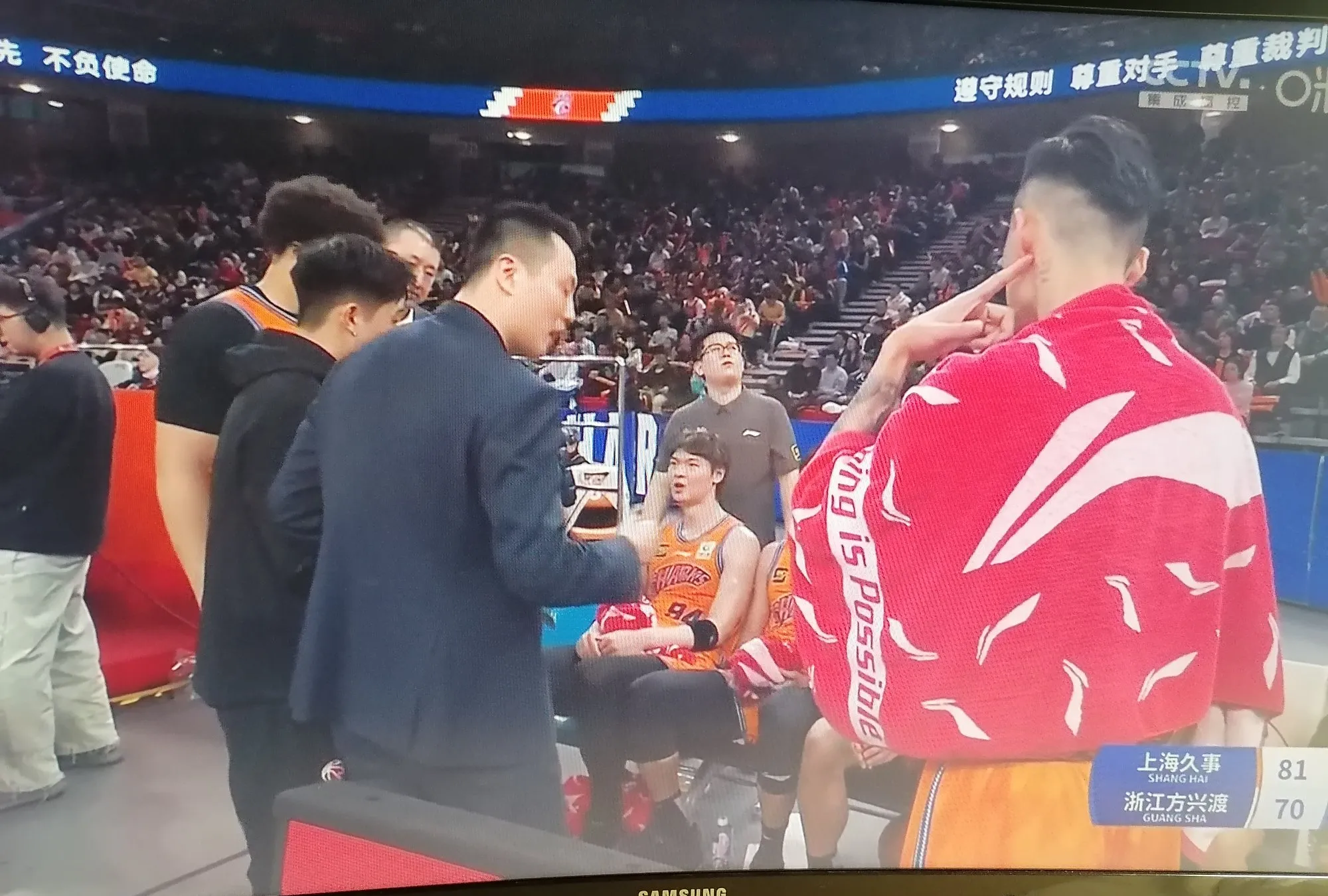 上海男篮精彩对决，最终力克对手获得胜利