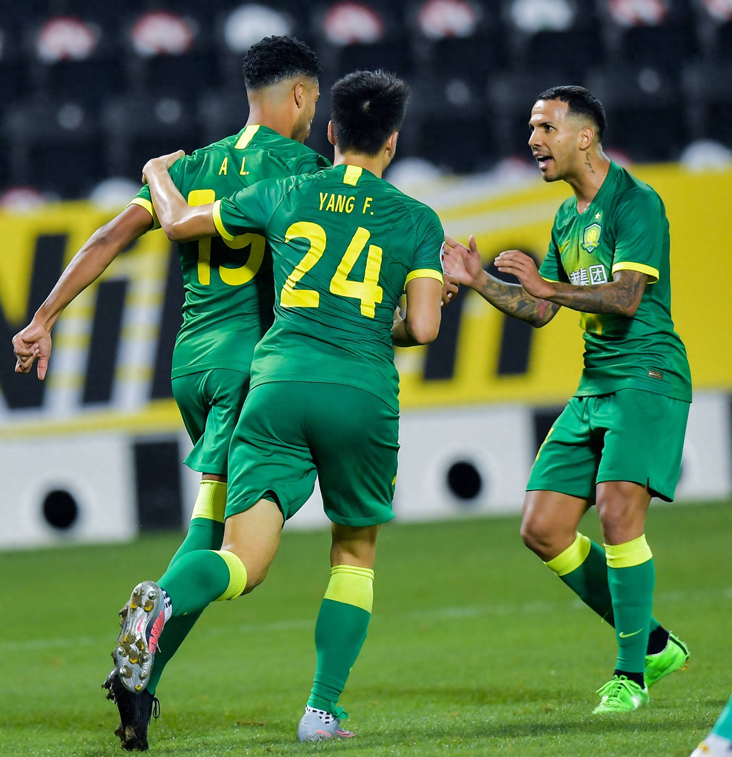 关于亚冠赛事热度持续升温，球迷热情高涨的信息