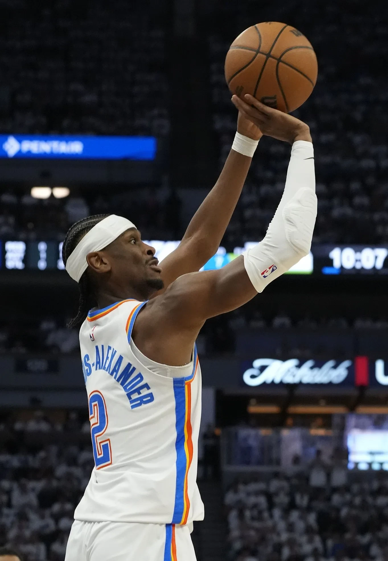 包含雷霆万钧：运动员表现出色刷新纪录大众惊叹的词条