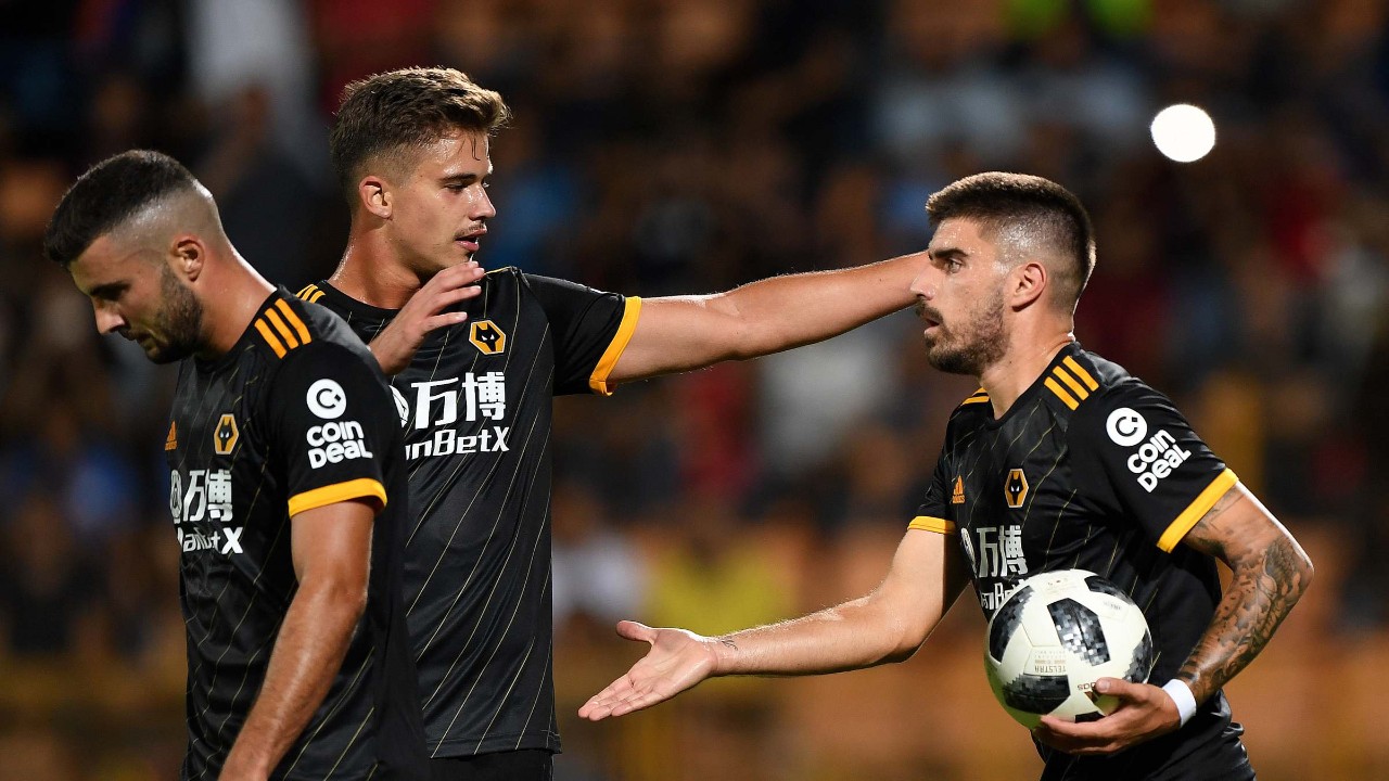 包含广州富力客场大胜北京人和，取得关键胜利的词条