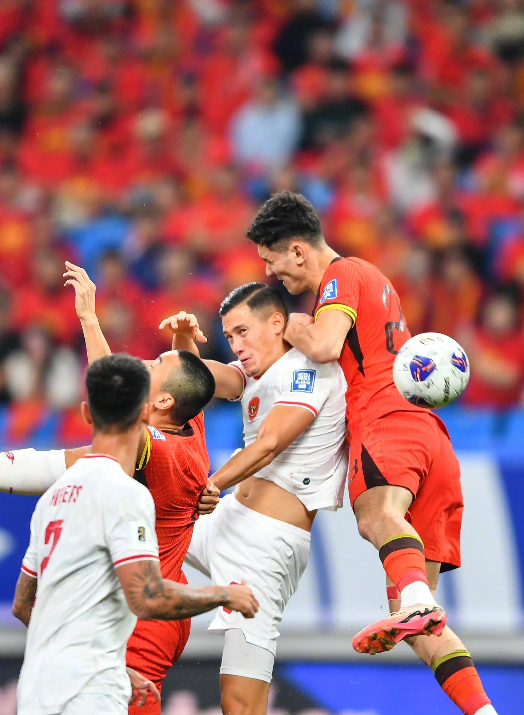 四海八荒都传播的足球热潮,球队表现抢眼,备受瞩目 四海八荒都传播的足球热潮,球队表现抢眼,备受瞩目