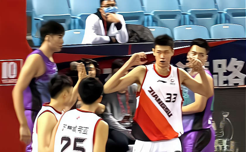 马刺碾压四川队，高诗岩带队取胜