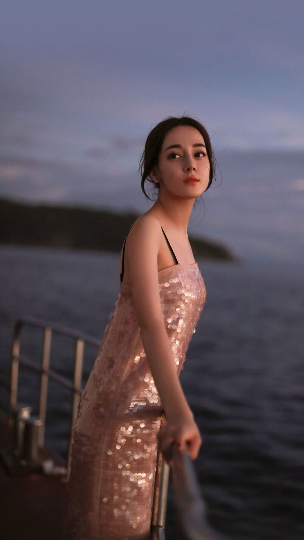 联防绞杀与孤星闪耀，深圳队用东方智慧锁死篮网，浓眉独舞赛后评分拉满