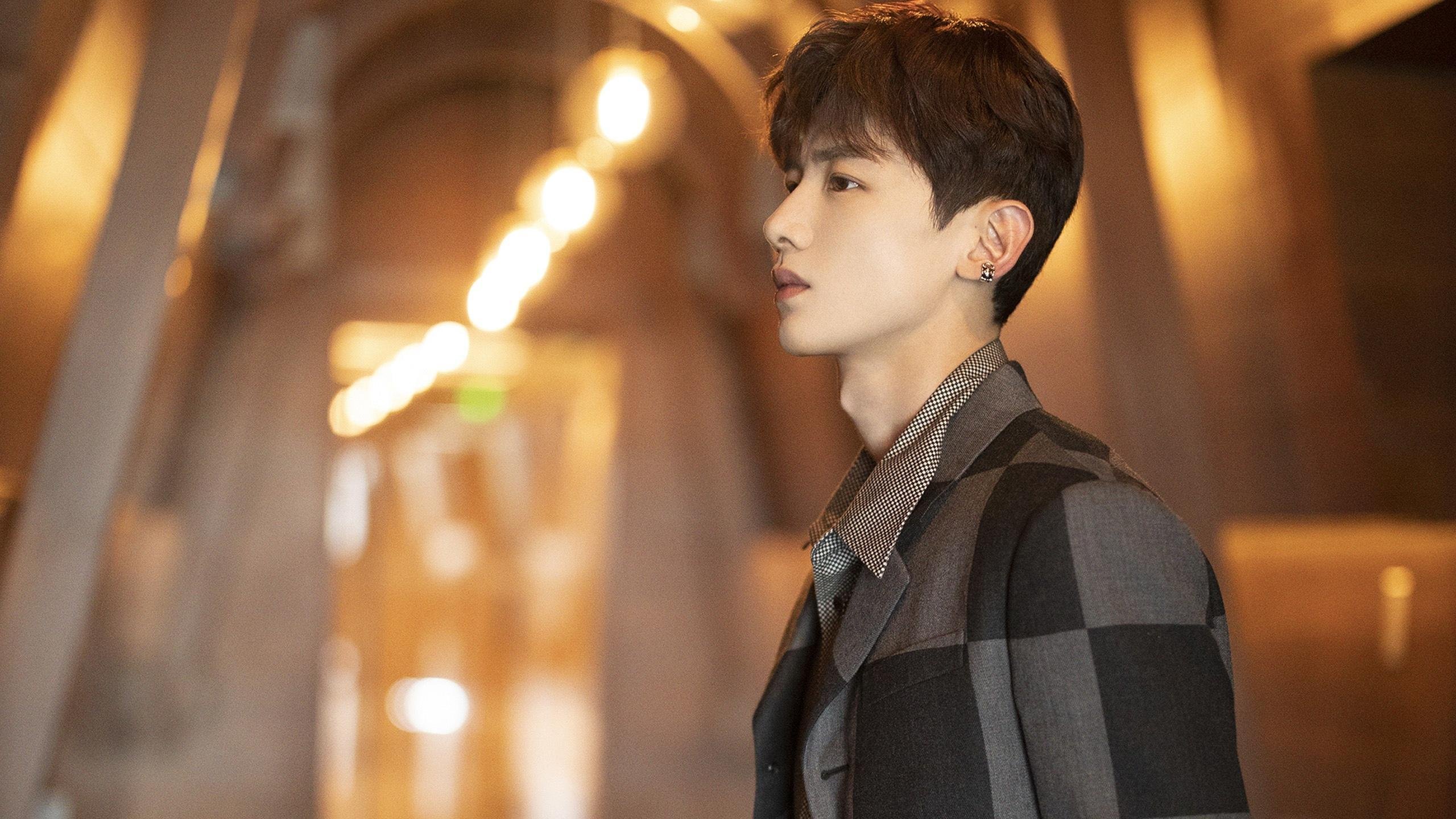 您提出的这个情景非常有趣—步行者对阵快船的比赛，关键先生却是独行侠的卢卡·东契奇。这看似矛盾的组合，恰恰能引申出一篇关于NBA球队策略与球星影响力的深度分析。让我们来为您展开