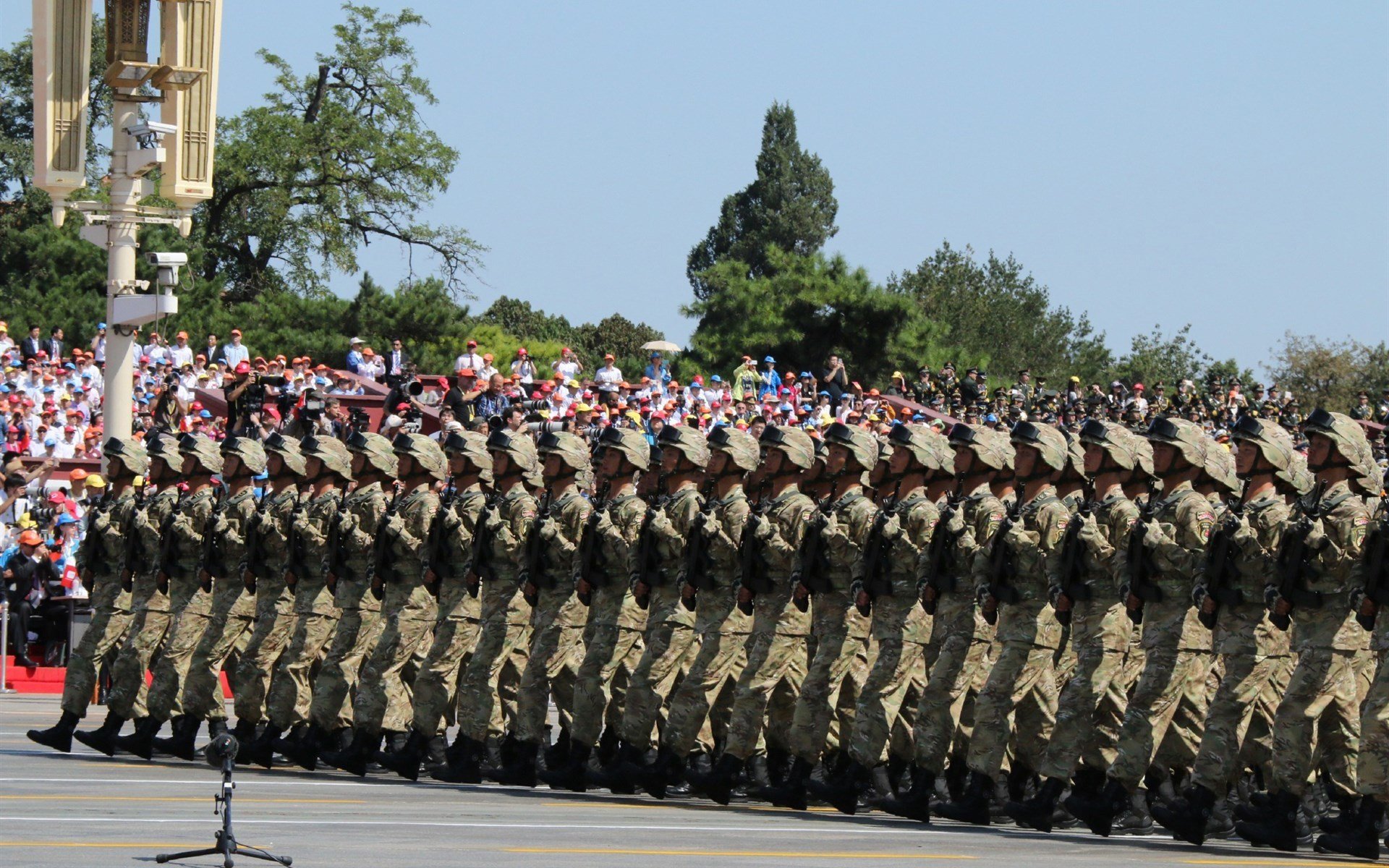 血染战袍,浓眉48分钟高光,一个巨星在暴力美学中的破茧成蝶