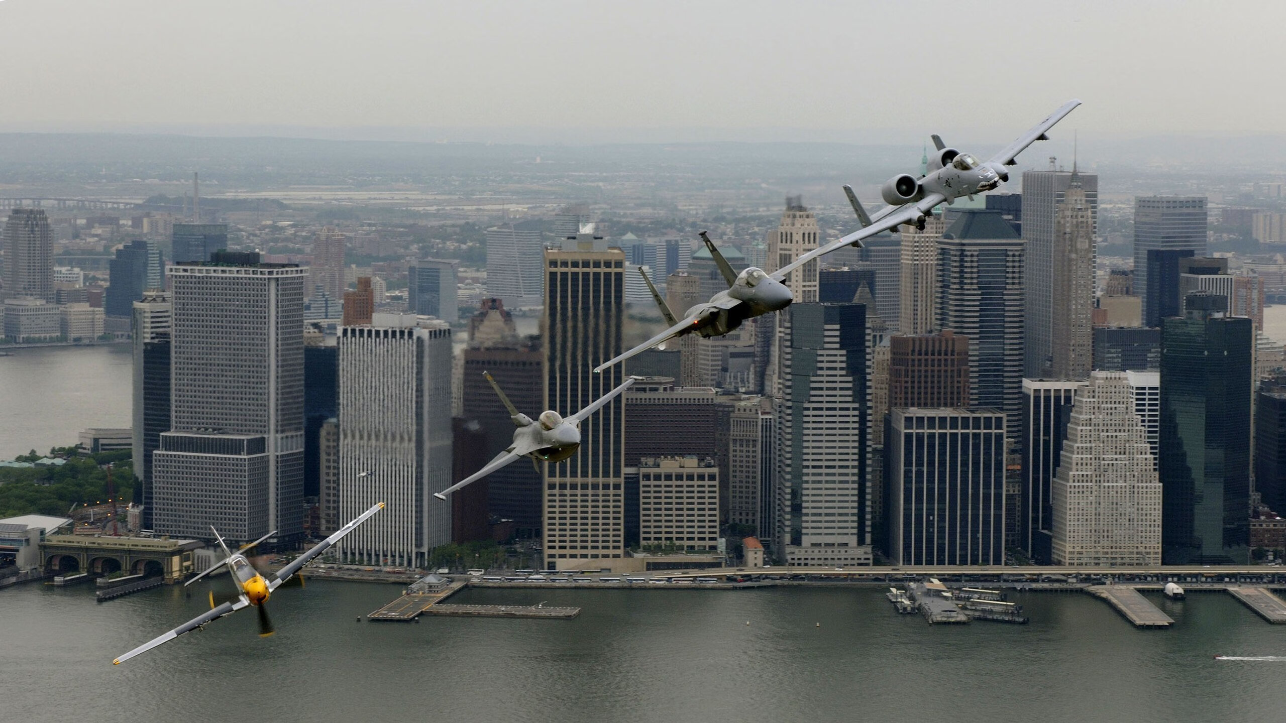 他把西决的星图,折叠进一枚秒表