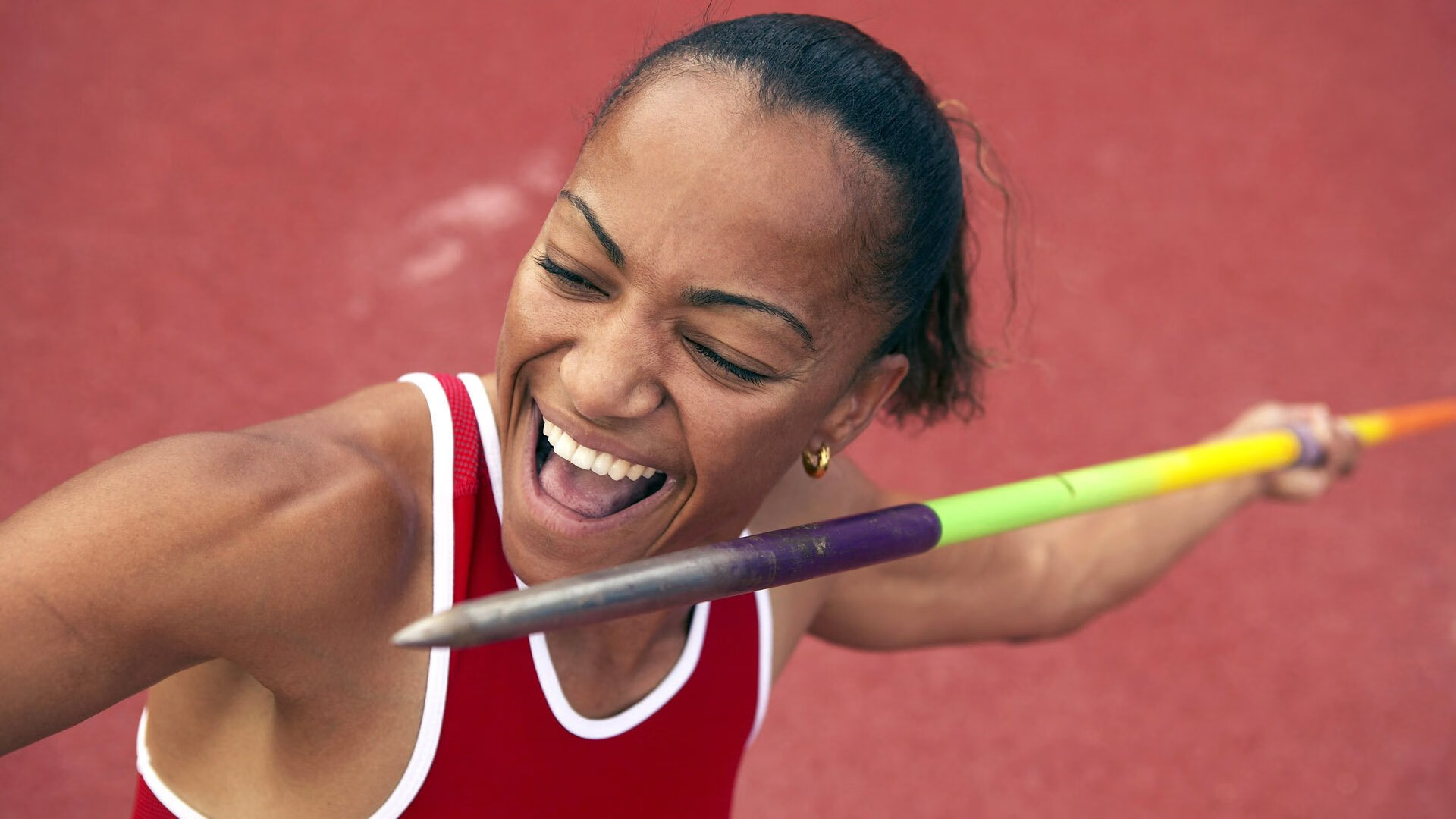 F1新赛季揭幕战之夜,当维斯塔潘的引擎轰鸣,遇见加克波射门的烈焰